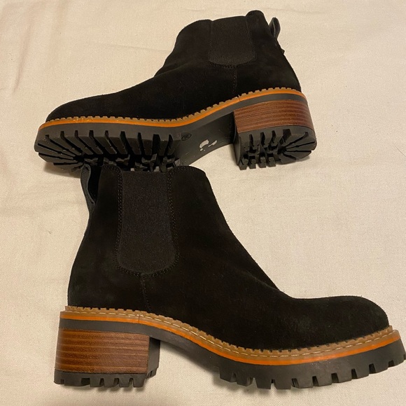 Bertuchi Lug Sole Womens Chelsea Boots - Picture 6 of 7